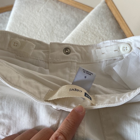 gap capri pants / bottoms / shorts with adjustable waist - Picture 5 of 5